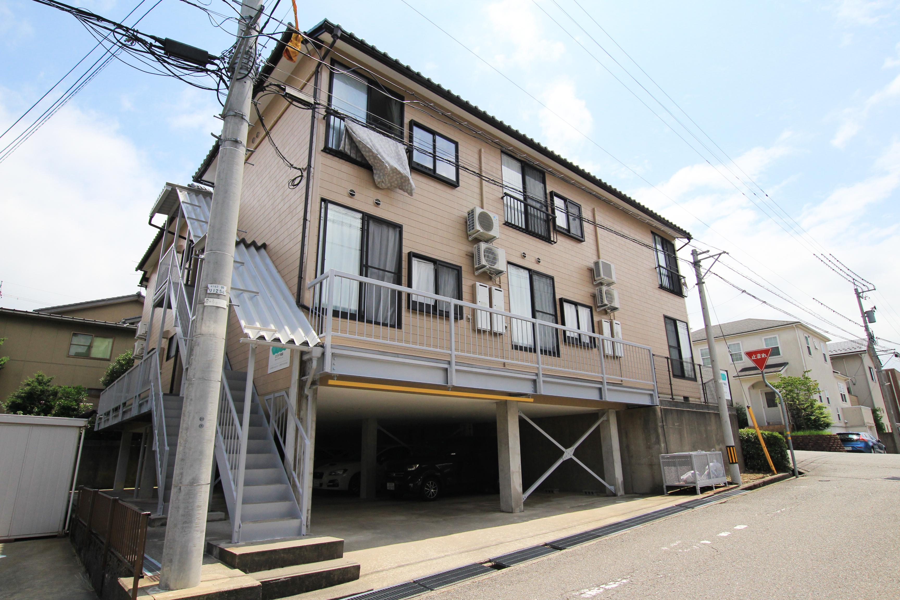 オービット アルファの外観・駐車場イメージ1枚目