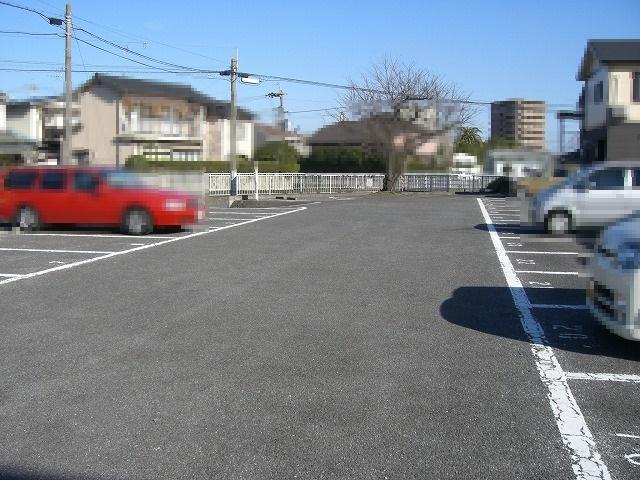 泉町4-9駐車場の外観・駐車場イメージ1枚目