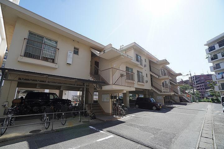 第4長尾団地の外観・駐車場イメージ1枚目