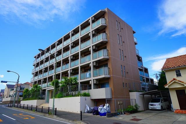 アーバンフラッツ八王子みなみ野の外観・駐車場イメージ1枚目